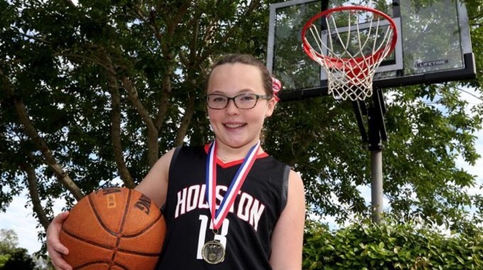 Elle Buergler Wins Free Throw Competition